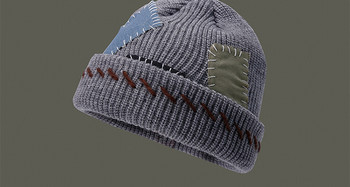 Модерна мъжка зимна плетена шапка 