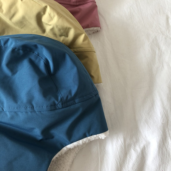 Ανδρικό χειμωνιάτικο καπέλο με ζεστή φόδρα και κορδόνια