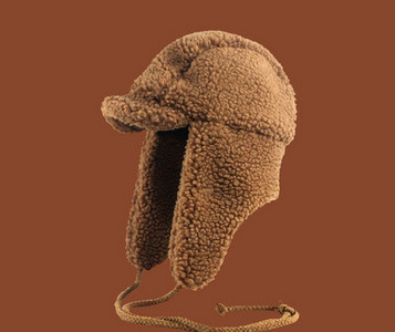 Čupava muška kapa na vezice - različite boje