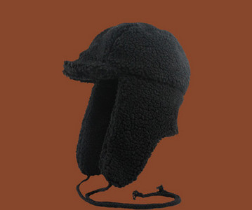 Čupava muška kapa na vezice - različite boje