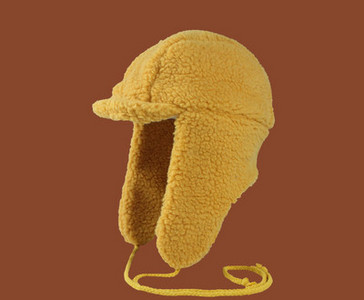 Čupava muška kapa na vezice - različite boje