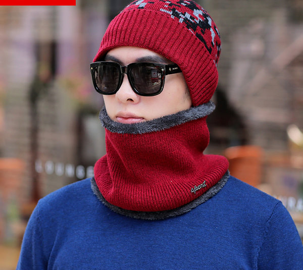 Muška pletena kapa sa šalom u tri boje