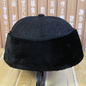 Мъжка шапка с козирка в черен цвят 