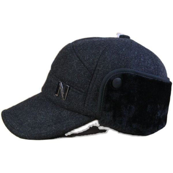 Juodos spalvos vyriška kepurė su skydeliu