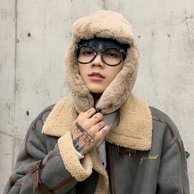 Vyriška pūkinė žieminė kepurė su auskarais