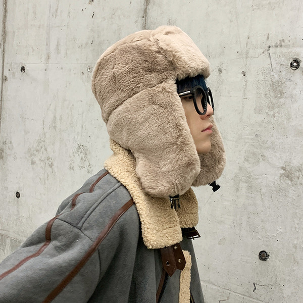 Vyriška pūkinė žieminė kepurė su auskarais