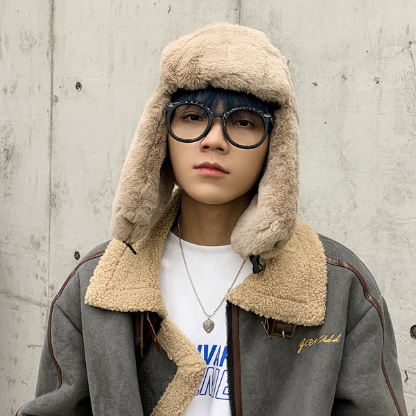 Vyriška pūkinė žieminė kepurė su auskarais