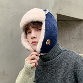 Ανδρικό χειμωνιάτικο καπέλο με απλικέ και πούπουλο