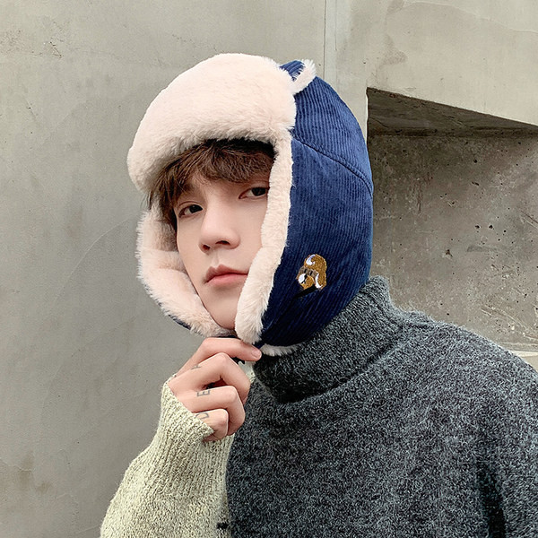 Ανδρικό χειμωνιάτικο καπέλο με απλικέ και πούπουλο