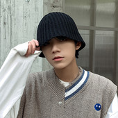 Зимна плетена мъжка шапка изчистен модел