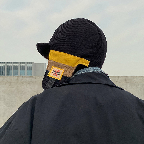 Мъжка зимна ушанка с козирка