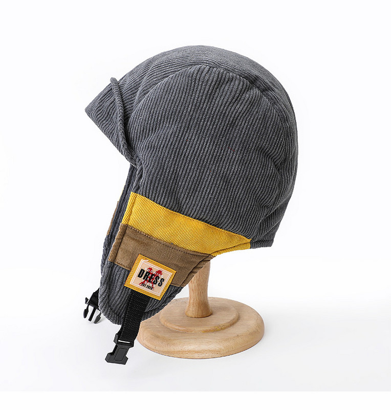 Мъжка зимна ушанка с козирка