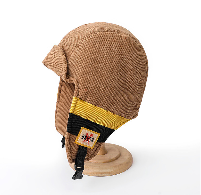 Мъжка зимна ушанка с козирка