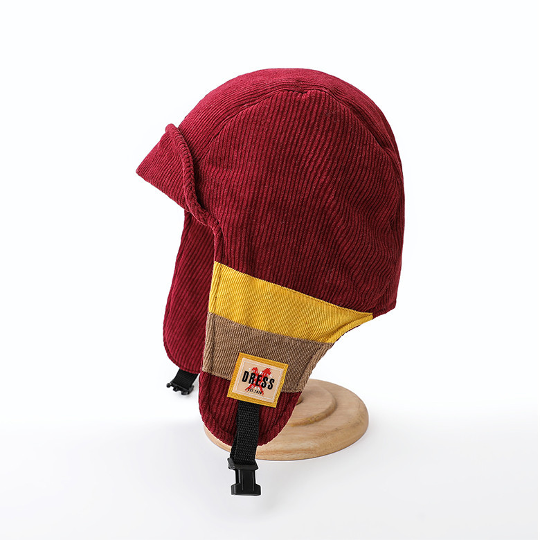 Мъжка зимна ушанка с козирка