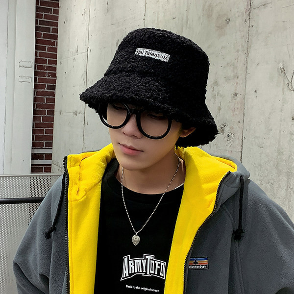 Μοντέρνο ανδρικό καπέλο με γούνα