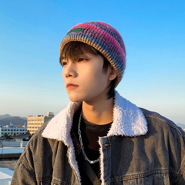 Pletena zimska kapa za muškarce u preljevnim bojama