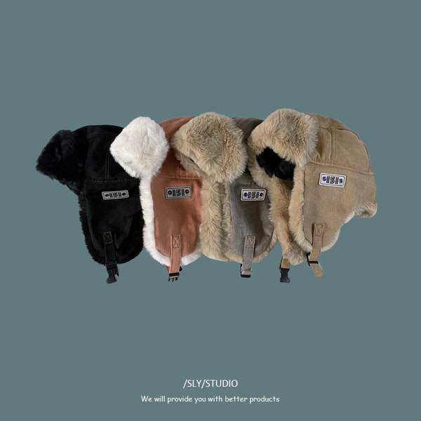 Muške naušnice s amblemom i dolje