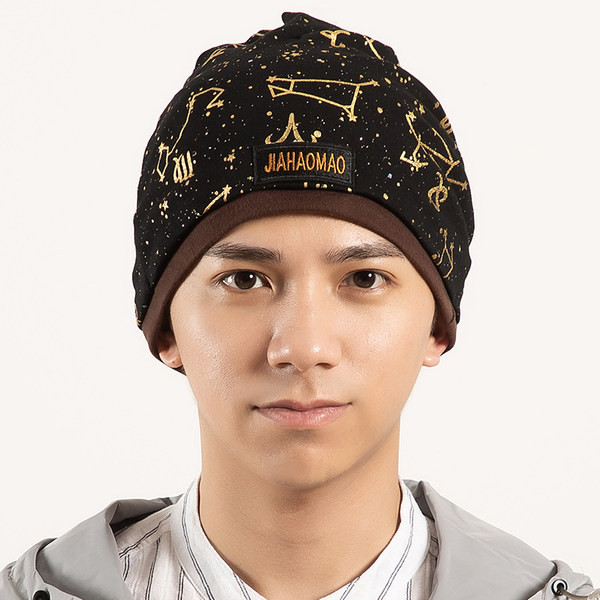 Muški šešir u boji sa grbom