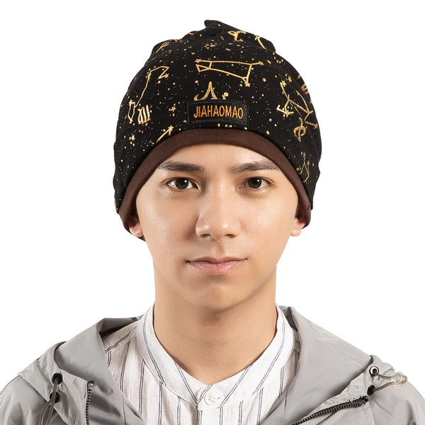 Muški šešir u boji sa grbom