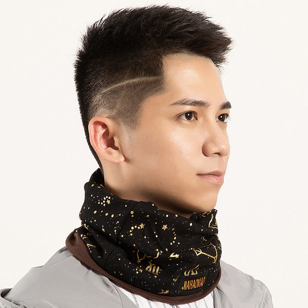 Muški šešir u boji sa grbom