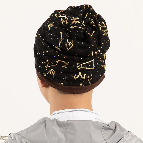 Muški šešir u boji sa grbom