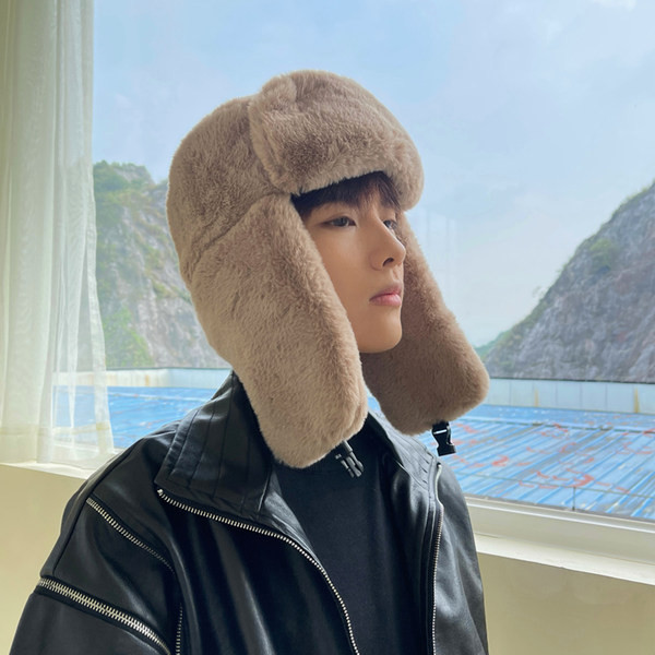 Muška zimska kapa s toplom postavom i grbom