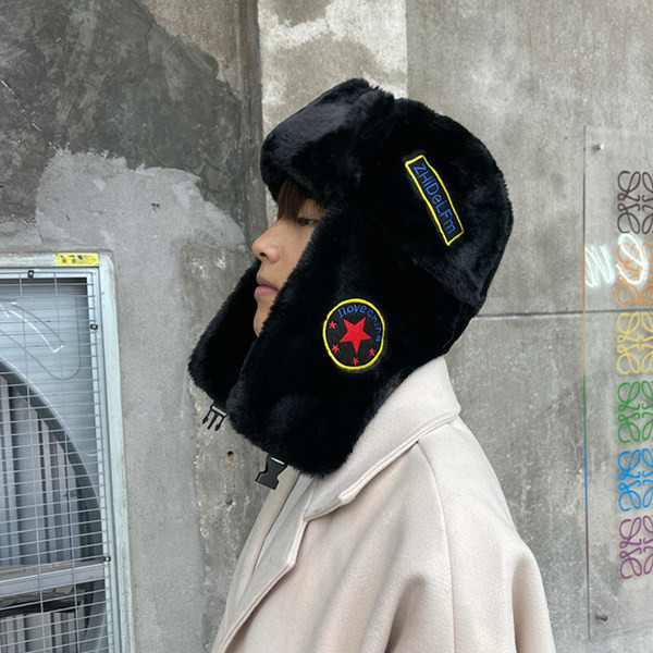 Muška zimska kapa s toplom postavom i grbom