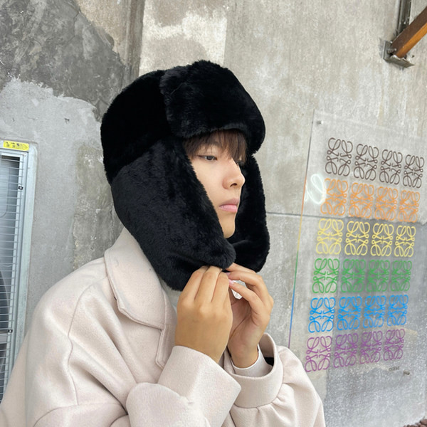 Muška zimska kapa s toplom postavom i grbom