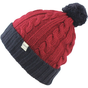 Плетена мъжка шапка с помпон - червен цвят