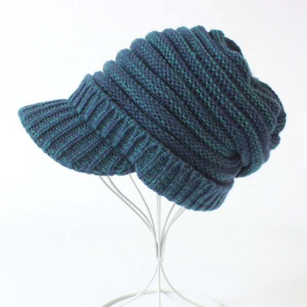 Ανδρικό πλεκτό καπέλο με γείσο