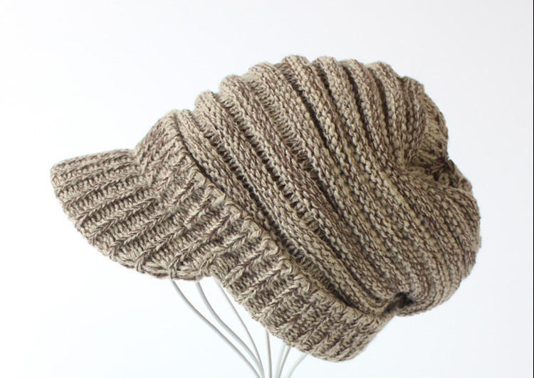 Ανδρικό πλεκτό καπέλο με γείσο