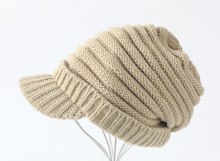 Ανδρικό πλεκτό καπέλο με γείσο