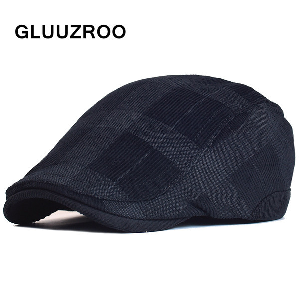 Мъжка карирана зимна шапка с козирка