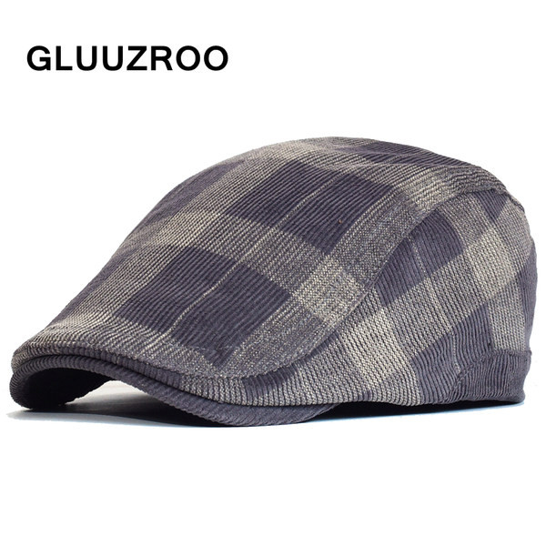 Мъжка карирана зимна шапка с козирка