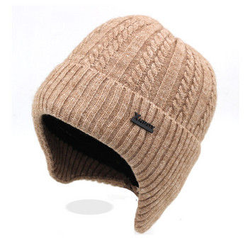 Ανδρικό πλεκτό καπέλο χειμερινό  με μεταλλικό στοιχείο