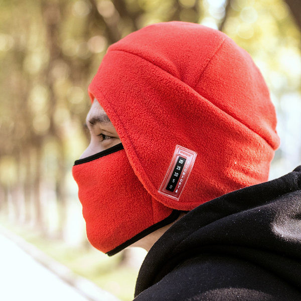 Мъжка шапка с маска за зимата