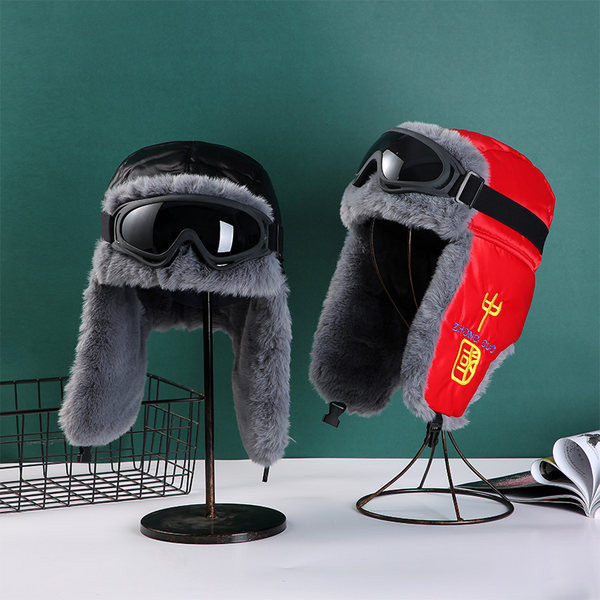 Muški casual šešir s puhom u plavoj i crvenoj boji