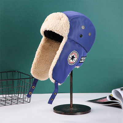 Muške naušnice s toplom postavom i vezom