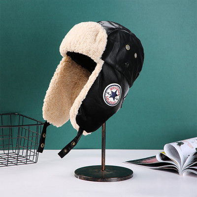 Muške naušnice s toplom postavom i vezom