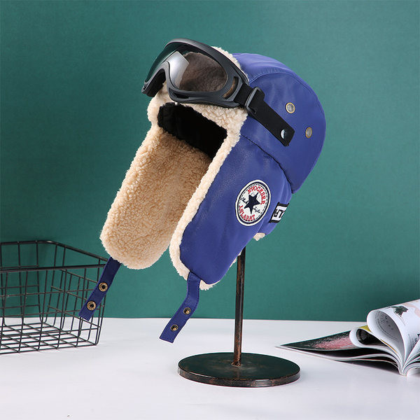 Muške naušnice s toplom postavom i vezom