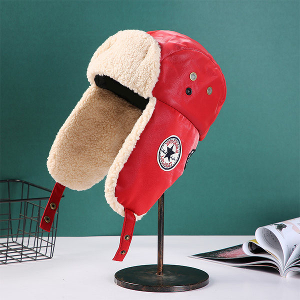 Muške naušnice s toplom postavom i vezom