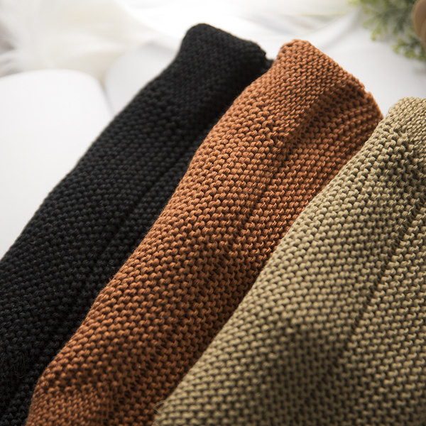 Muška pletena kapa - u više boja