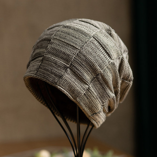 Мъжка плетена шапка с кадифена подплата 