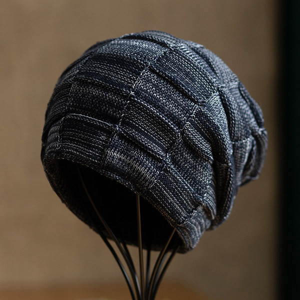 Мъжка плетена шапка с кадифена подплата 