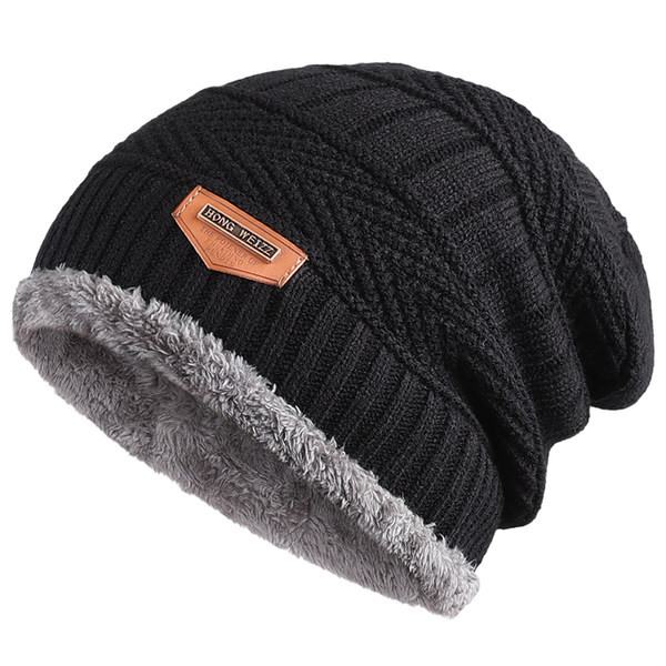Плетена мъжка шапка с топла подплата и емблема