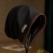 Muška kapa sa grbom u više boja