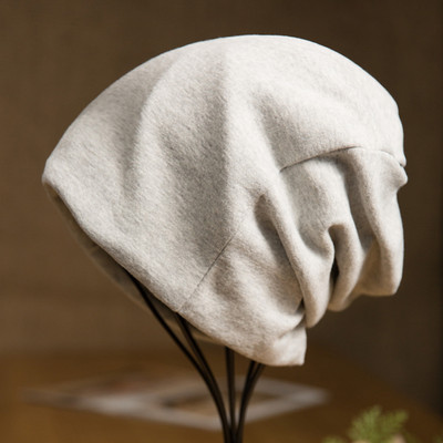 Muška kapa sa grbom u više boja