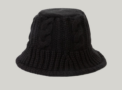 Novi model muške pletene kape