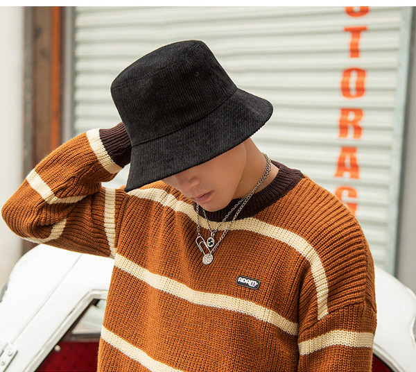 Мъжка шапка в черен цвят