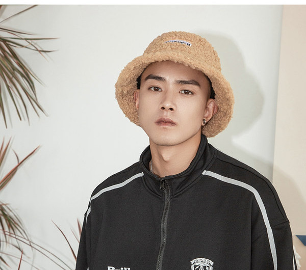 Мъжка ежедневна шапка в няколко цвята